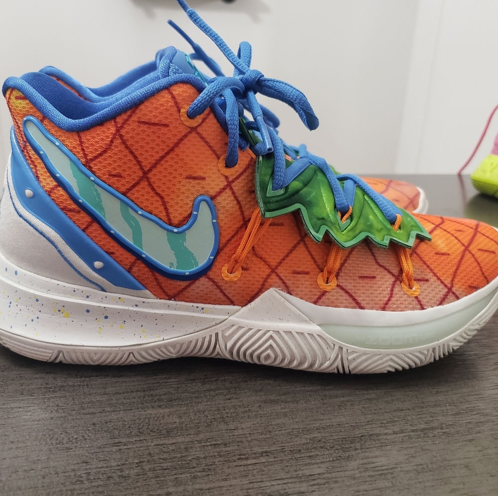 Nike pineapple house kyrie 5